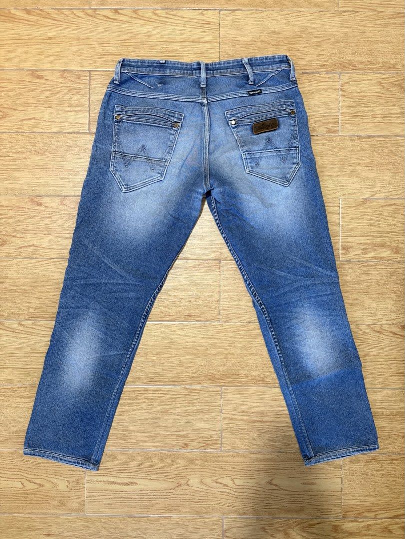 Wrangler crank jeans (Category: Jeans) located in Manila. Submitted by recreator (Listing ID 1463041719, Image 1). Description: .
