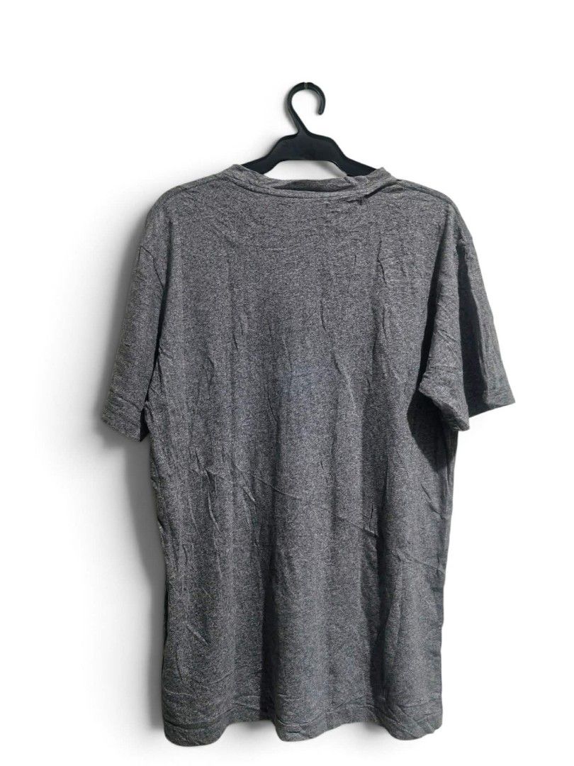 X large tshirt (Category: Tshirts & Polo Shirts ) located in Daet. Submitted by thriftnidiegz (Listing ID 1463046887, Image 2). Description: very good condition large on tag L-28 W-19.5 with minor loose stitching on embroidered logo.