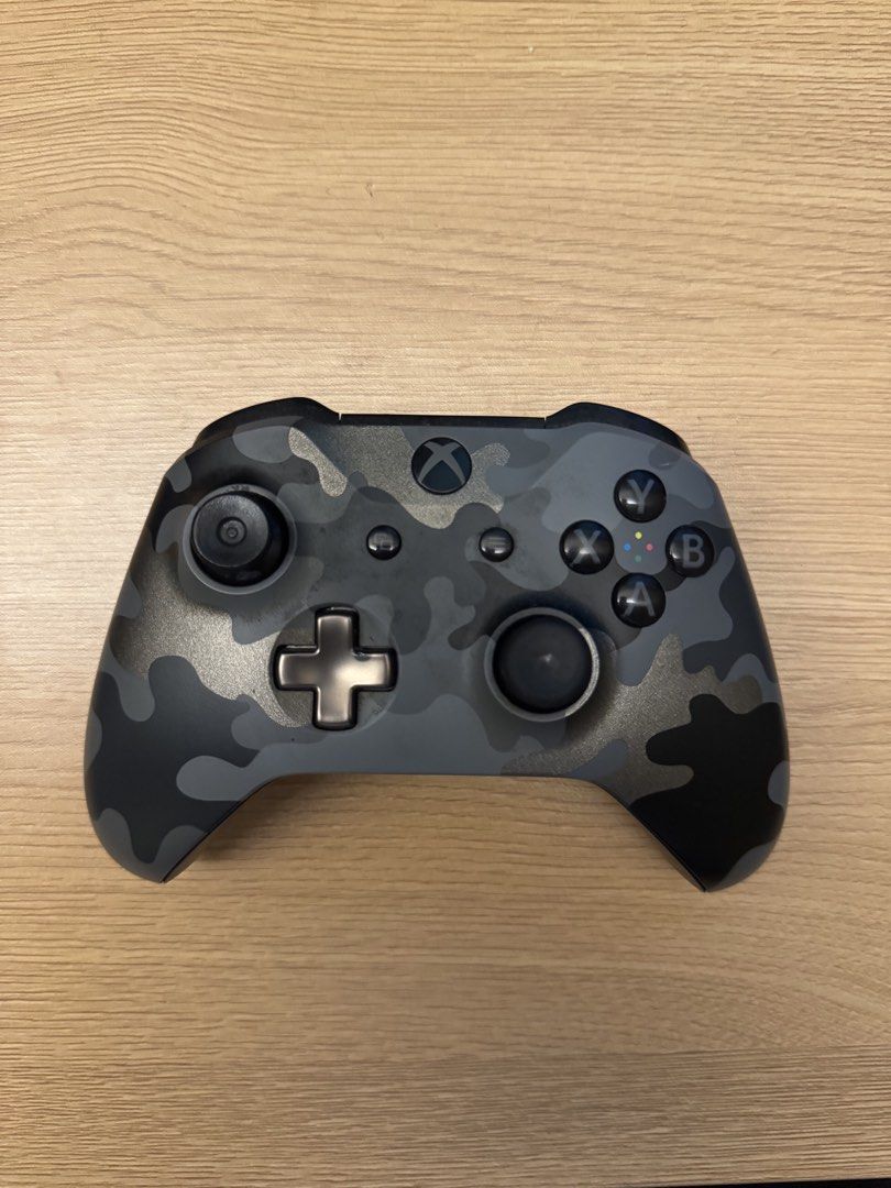 Xbox One Camo Controller (Category: Controllers) located in Quezon City. Submitted by drizzyarchives (Listing ID 1463067426, Image 1). Description: Xbox One Controller No box (Controller only) (Only issue is left stick has no rubber grip) Can do LBC COP or COD Lalamove Buyer shoulders SF .