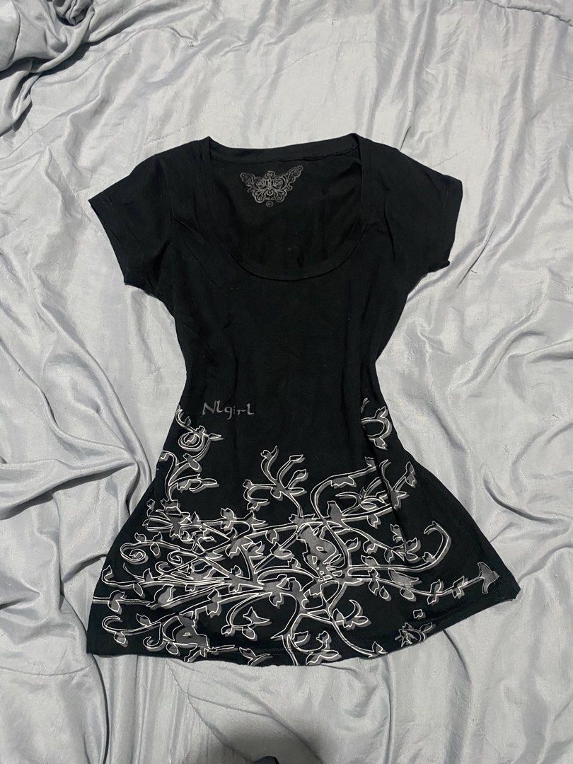 Y2K Graphic Shirt (Category: Shirts) located in Taguig. Submitted by itgirlgarage (Listing ID 1462963311, Image 1). Description: Size: Medium - No issue - Color may vary due to lighting MOP💳: GCASH, GOTYME MOD📦: J&T Location📍:Taguig City, Metro Manila.