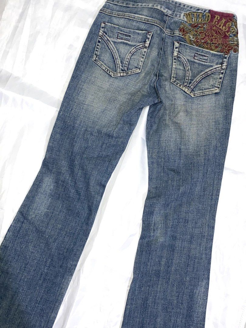y2k wild east low rise jeans, flared (Category: Jeans) located in Santiago. Submitted by gouldielocksz (Listing ID 1462897775, Image 3). Description: the pants are from a niche Chinese fashion brand .