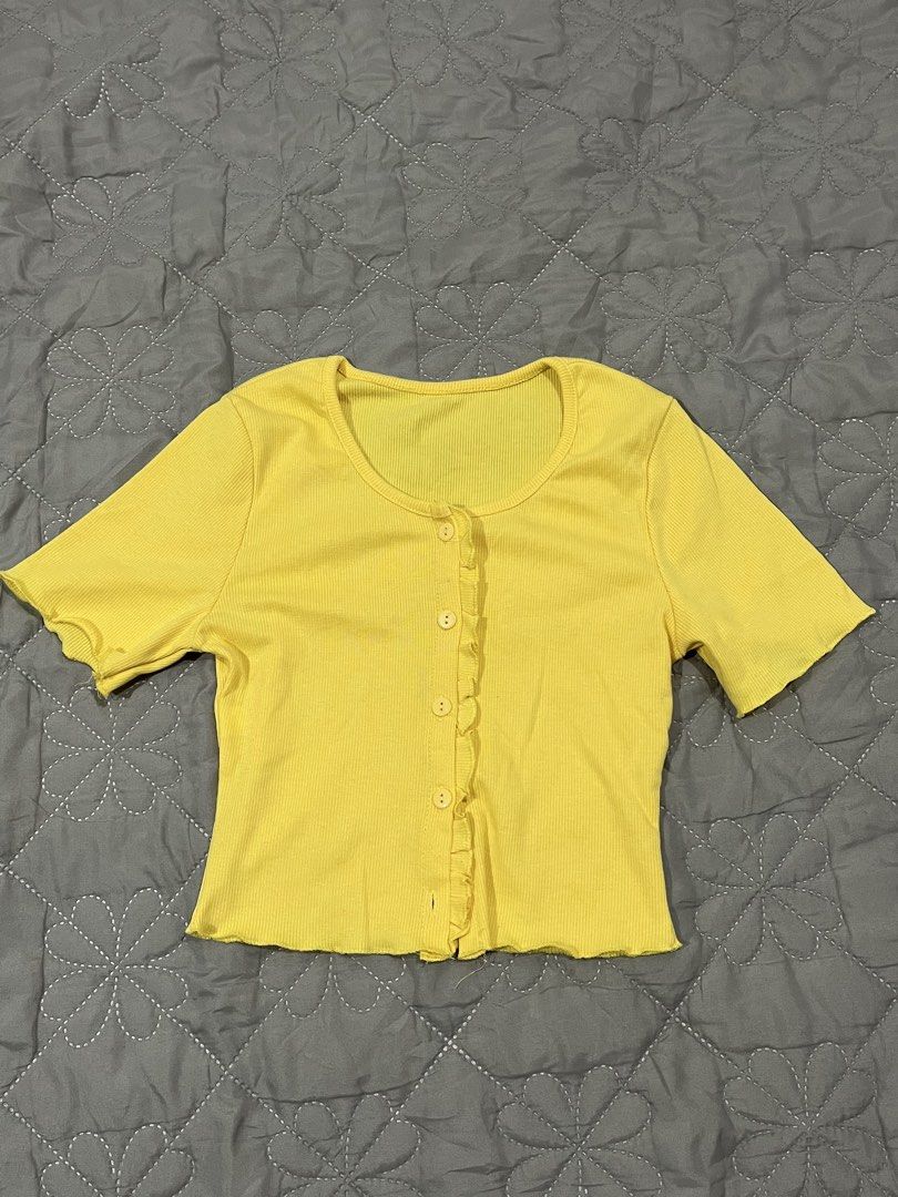 yellow ribbed ruffle button-front top (Category: Others Tops) located in Quezon City. Submitted by reesedeclutters (Listing ID 1462939537, Image 1). Description: .