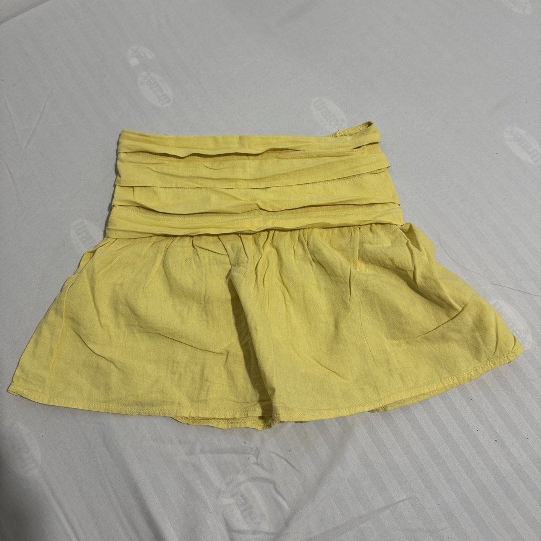 Yellow Tube Tops (Linen) (Category: Sleeveless) located in Pasig City. Submitted by niks.tb (Listing ID 1462932897, Image 1). Description: Decluttering Items! Selling the yellow top for P100, but you can get it with the pink as a bundle at P180.00. You can also buy ALL TOPS (last slide) as a set for P700.00. .