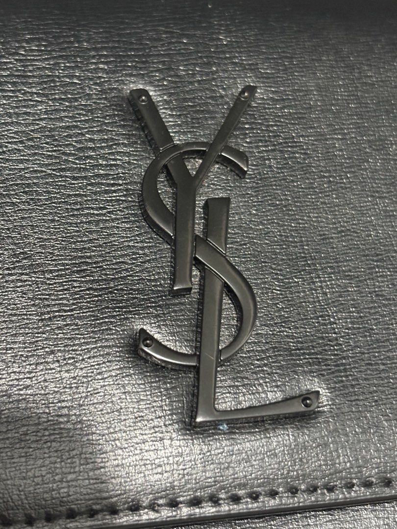 YSL (Category: Luxury Bags & Wallets) located in Tarlac. Submitted by yourewelcome.1 (Listing ID 1462931947, Image 3). Description: YSL Comes with box and dustbag .