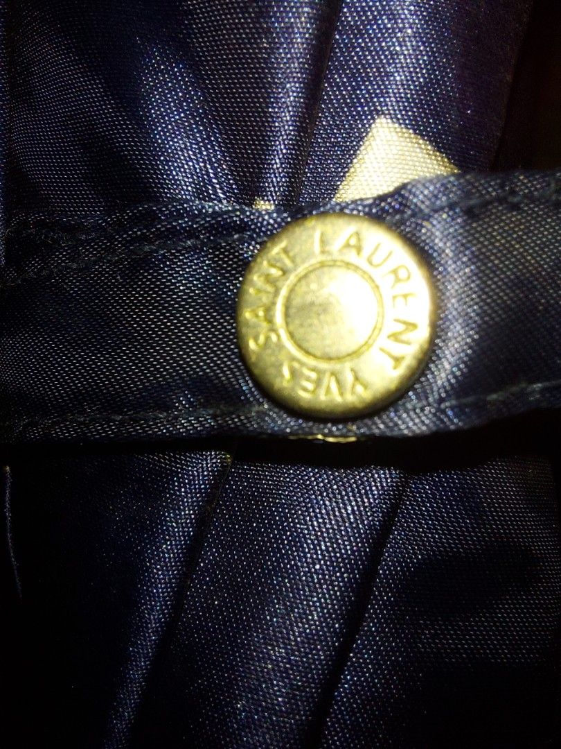 YSL long umbrella with white ribbon design (Category: Other Accessories) located in Quezon City. Submitted by threetwotwo2ndaccount (Listing ID 1462946095, Image 3). Description: YSL long umbrella with white ribbon design no inclusion bawal sa maselan bawal sa barat.