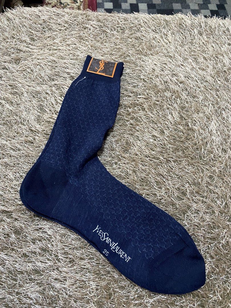 Yves Saint Laurent Navy Blue Patterned Socks (Category: Socks) located in Bulacan. Submitted by rich2545 (Listing ID 1462900858, Image 3). Description: - Brand: Yves Saint Laurent (YSL) - Color: Navy Blue - Design: Subtle all-over geometric pattern - Logo: YSL logo on tag - Size: 25 - Versatile: Suitable for everyday wear or dressing up.