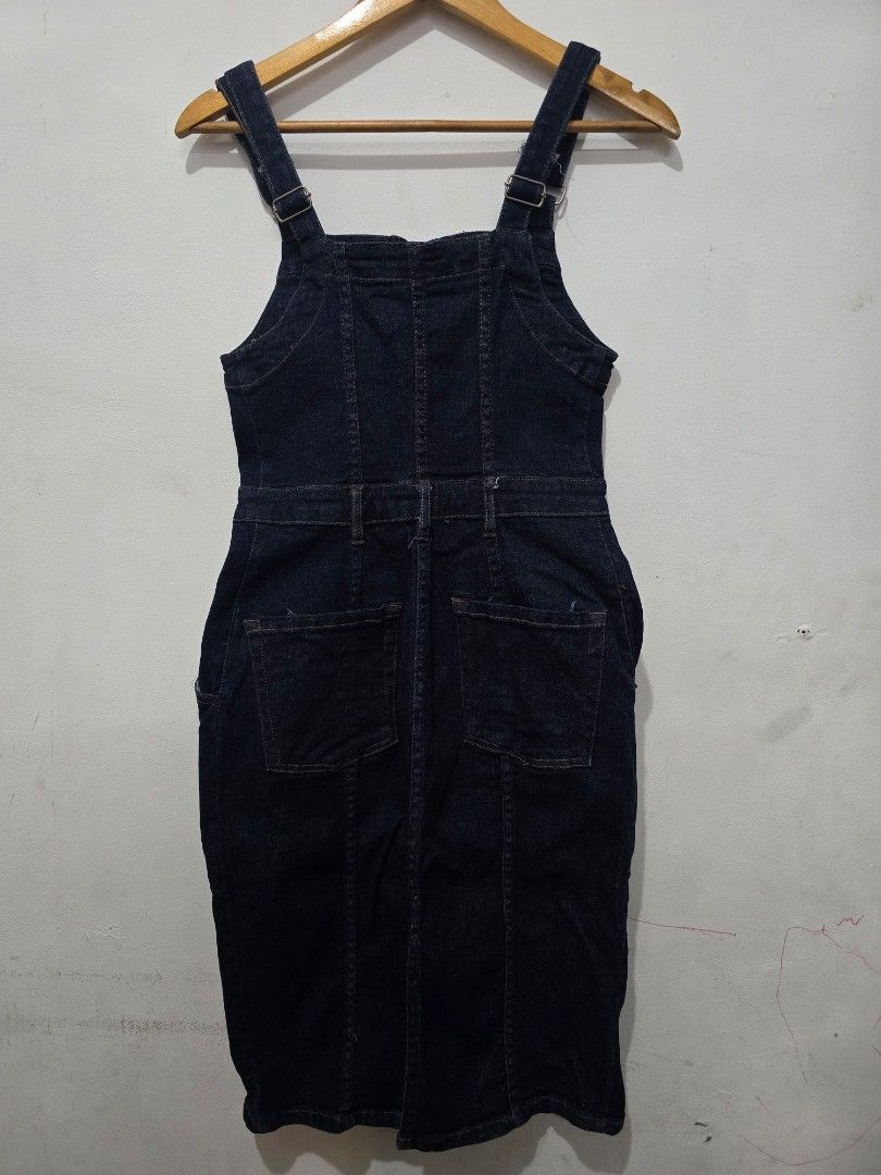ZARA - BUTTON-UP SHIFT DENIM DRESS (Category: Dresses) located in Manila. Submitted by kk_gu.uniclothing.wear (Listing ID 1463016765, Image 2). Description: ZARA - BUTTON-UP SHIFT DENIM DRESS Size - Small W - 14" L - 38" Price : 400+sf MOP: GCash Courier — J&T Location: Santo Tomas, Pampanga Reminders: 🙅‍♀️ STRICTLY NO CANCELLATION. 🙅‍♀️ NO RETURN/EXCHANGE/REFUND..