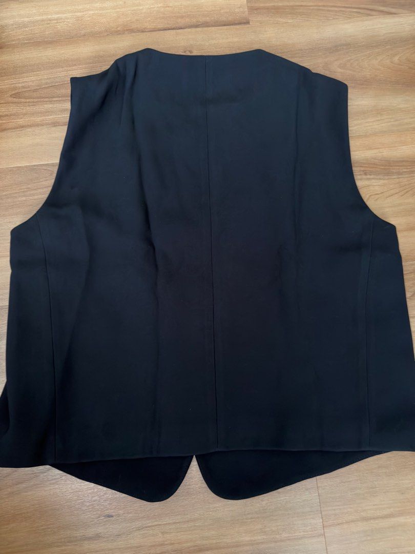 ZARA Black Asymmetrical Button Vest (Category: Sleeveless) located in Quezon City. Submitted by bschu (Listing ID 1462940694, Image 2). Description: - Black vest from ZARA - Asymmetrical front with single button closure - Sleeveless design - Ideal for layering over shirts or dresses - Simple and chic.
