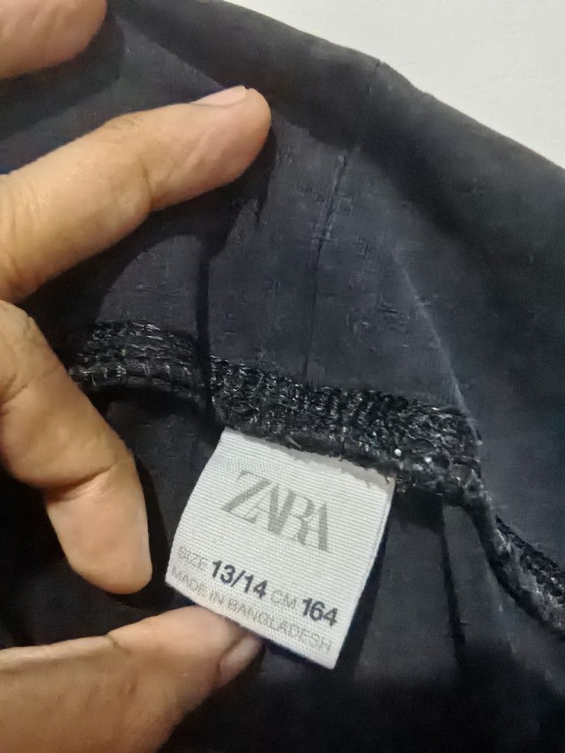 Zara Black Flare Pants Size 13/14 (Category: Other Bottoms) located in Taguig. Submitted by iggysclutter (Listing ID 1463102690, Image 1). Description: - Zara black flare pants - Size: 13/14 - Made in Bangladesh - Comfortable waistband - Small metal Zara logo detail on the side - Ideal for casual wear or for yoga/pilates exercise.