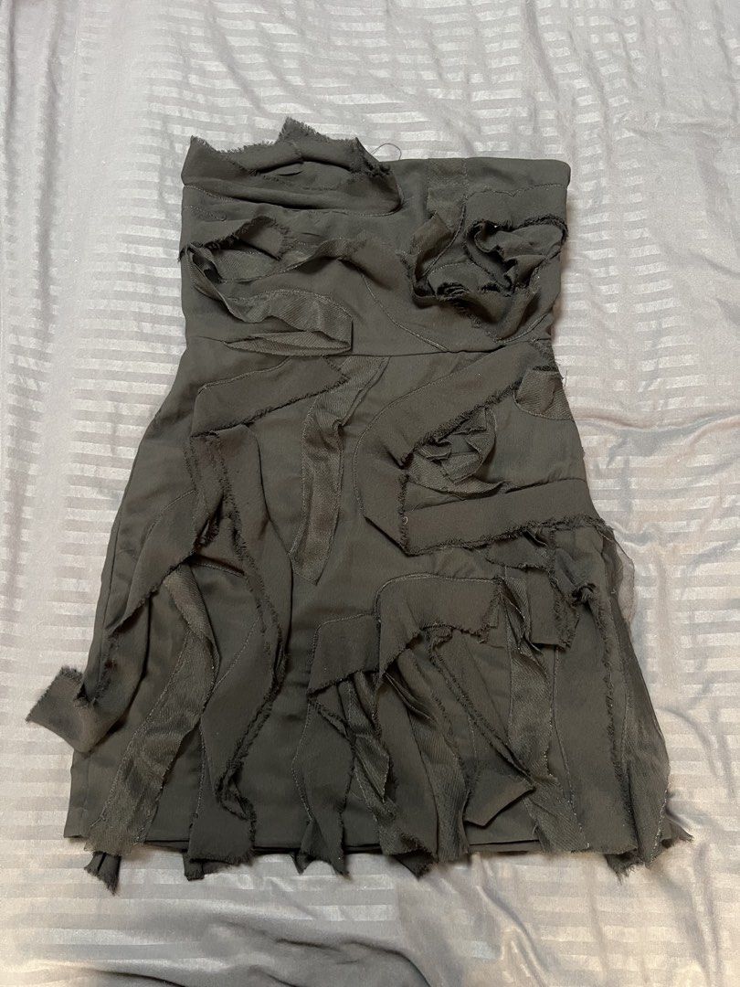 Zara Black Strapless Ruffle Dress (Category: Dresses) located in Paranaque City. Submitted by dubaichocolei (Listing ID 1462949315, Image 1). Description: - Zara Black Strapless Dress - Size: S - Unique ruffled and frayed hem detail - Short length - Ideal for night outs and parties.