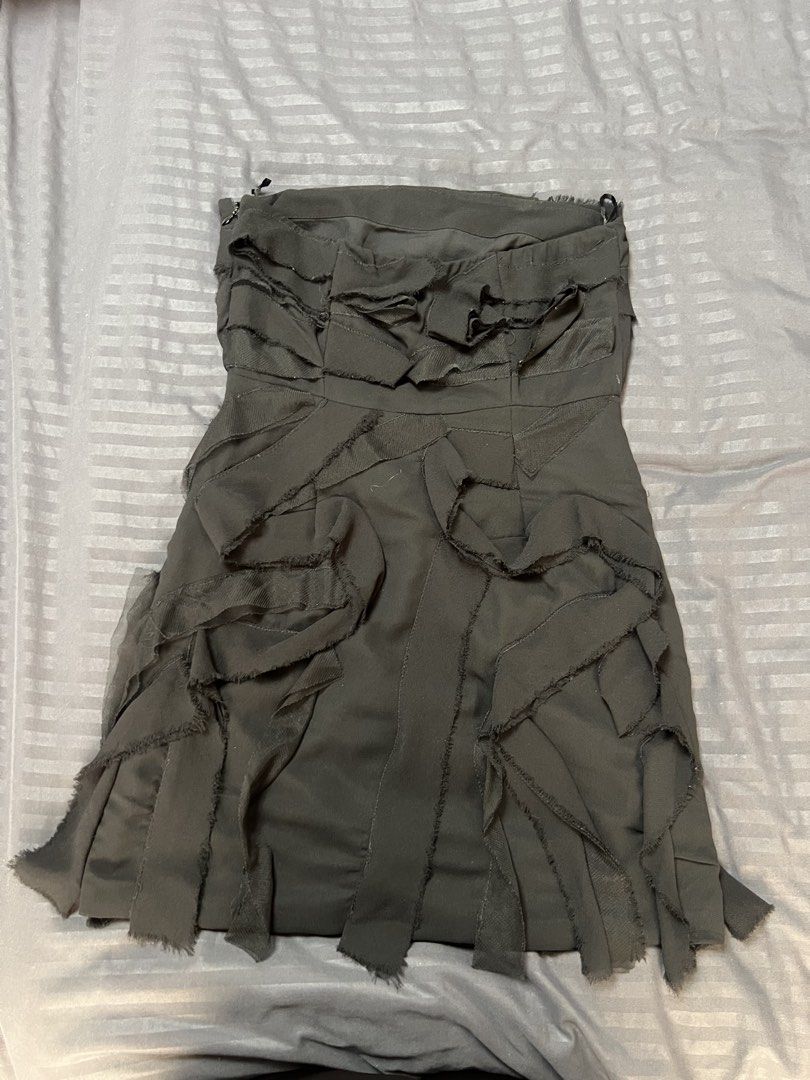 Zara Black Strapless Ruffle Dress (Category: Dresses) located in Paranaque City. Submitted by dubaichocolei (Listing ID 1462949315, Image 2). Description: - Zara Black Strapless Dress - Size: S - Unique ruffled and frayed hem detail - Short length - Ideal for night outs and parties.