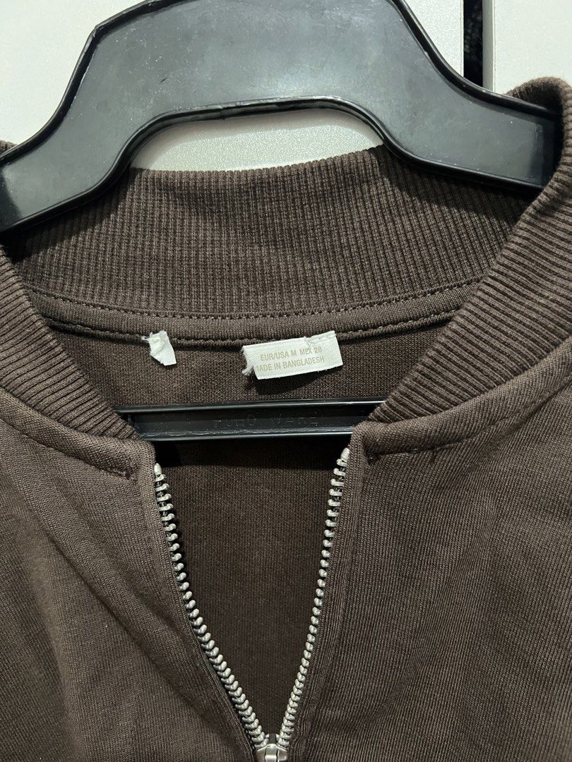 Zara Choco Brown interlock Oversized Bomber Jacket (Category: Coats, Jackets and Outerwear) located in Manila. Submitted by art8411_ (Listing ID 1462961468, Image 2). Description: Medium size Choco brown Puffer style.