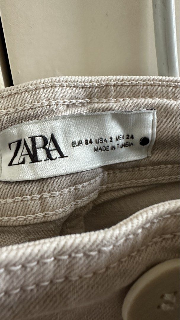 ZARA Cropped Wide Leg Pants (Category: Other Bottoms) located in Las Pinas. Submitted by yana.n (Listing ID 1462951089, Image 3). Description: DECLUTTERING SALE waist: 24-25in height: 4’10 inseam: 24in •can do sdd within metro manila • shipping fee to be shouldered by the buyer • MOP accepted: e-wallet, bank transfer (digital or trad bank) .
