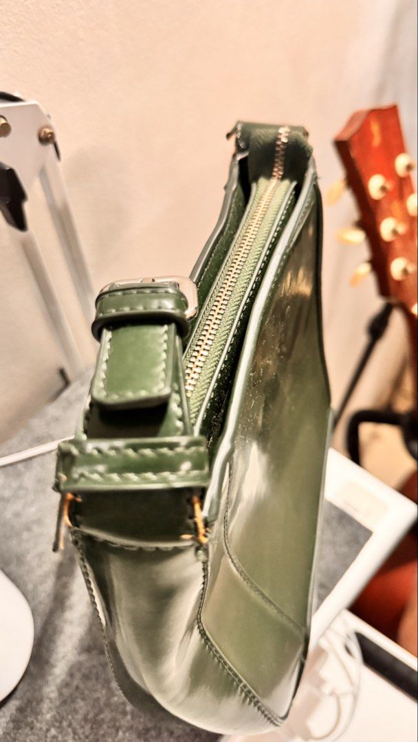 ZARA Dark Green Shoulder bag (Category: Shoulder Bags) located in Makati City. Submitted by forg3d_paradox (Listing ID 1463000683, Image 3). Description: 🌟Preloved 🌟No major defects but shows minor signs of usage 🌟buckle strap is adjustable 🌟made with shiny faux leather. .