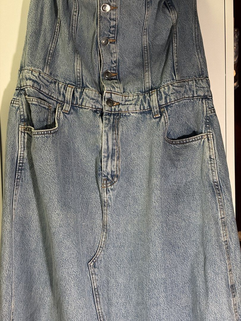 ZARA Denim Tube Maxi Dress with Front Slit (Category: Dresses) located in Quezon City. Submitted by anna.anna6 (Listing ID 1462919967, Image 3). Description: - ZARA light wash denim maxi dress - Corset-style bodice - Front slit for easy movement - Smocked back panel for a comfortable fit - Two back pockets - Versatile for casual outings or dressing up -Hard denim -Size: B: 37-38 W: 34 L: 51 inches.