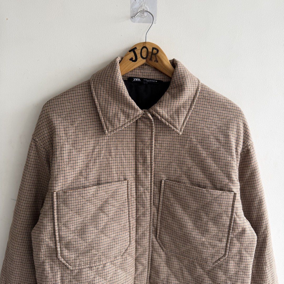 Zara Diamond Quilted Jacket (Category: Coats, Jackets and Outerwear) located in San Fernando. Submitted by jorjorr (Listing ID 1463037279, Image 2). Description: Zara Diamond Quilted Jacket Legit 💯 Xs on tag Unisex 23 width 28 length ( FRONT ) 30 length ( BACK ) Medium to large mens Large to xl womens Excellent to new condition No issue P999.