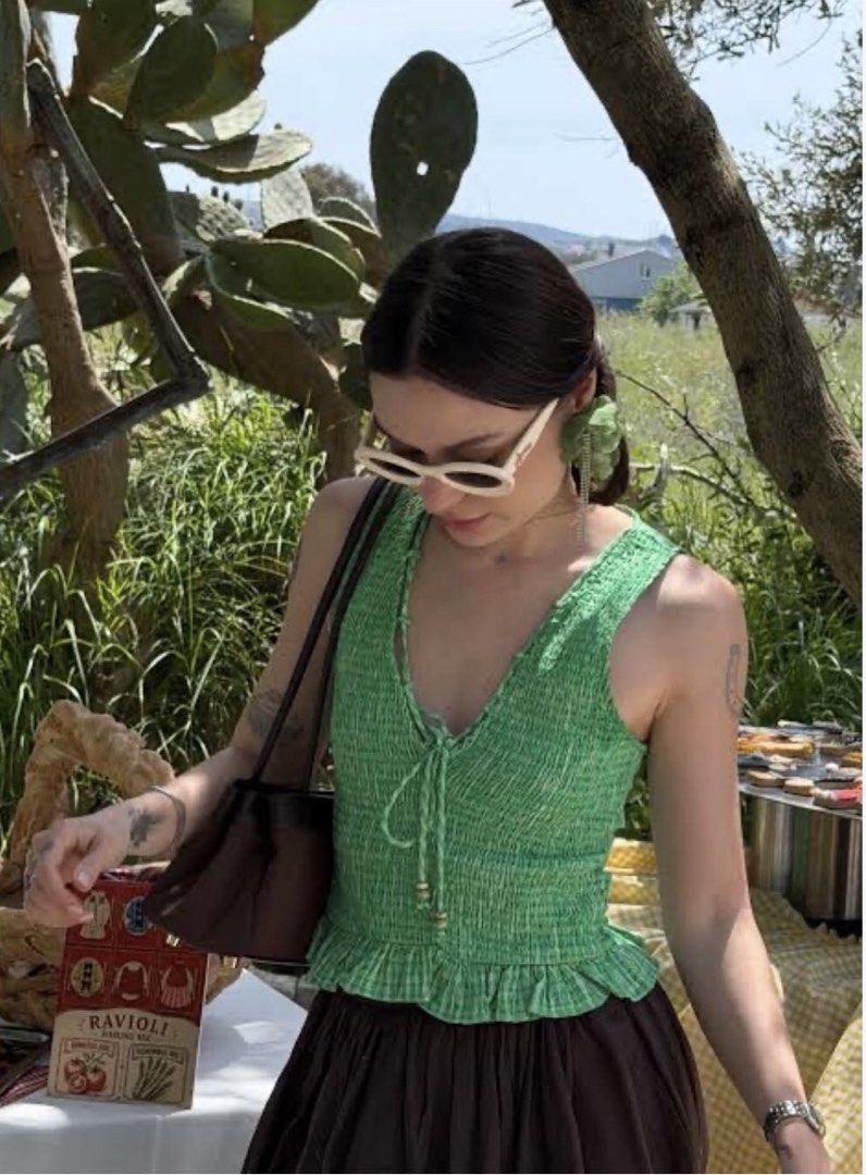 ZARA GREEN SLEEVELESS TOP (Category: Sleeveless) located in Mandaluyong City. Submitted by brocante_bykc (Listing ID 1462951303, Image 2). Description: .