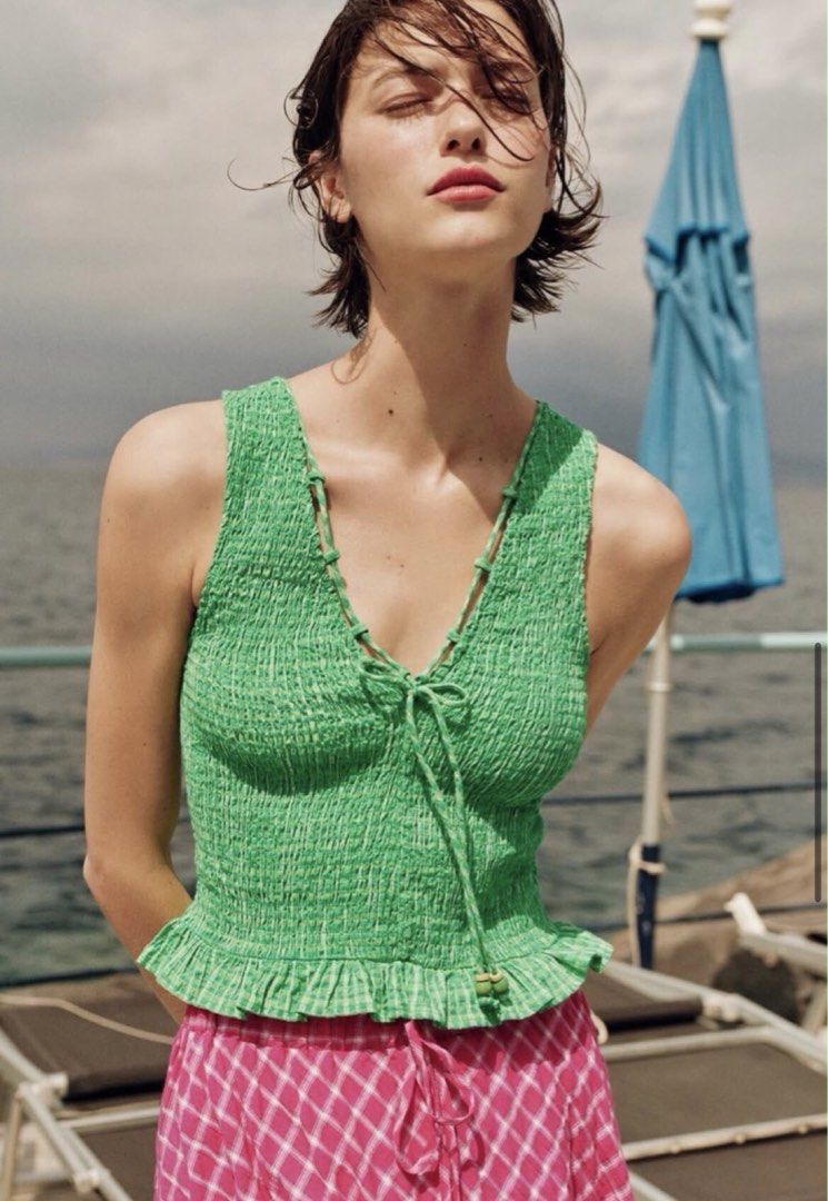 ZARA GREEN SLEEVELESS TOP (Category: Sleeveless) located in Mandaluyong City. Submitted by brocante_bykc (Listing ID 1462951303, Image 3). Description: .