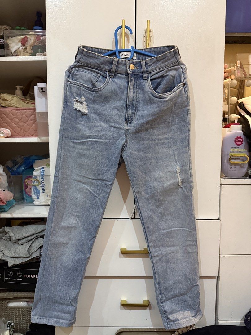 Zara Jeans (Category: Jeans) located in Imus. Submitted by mysticstar_f121de (Listing ID 1462922955, Image 1). Description: Size 28.