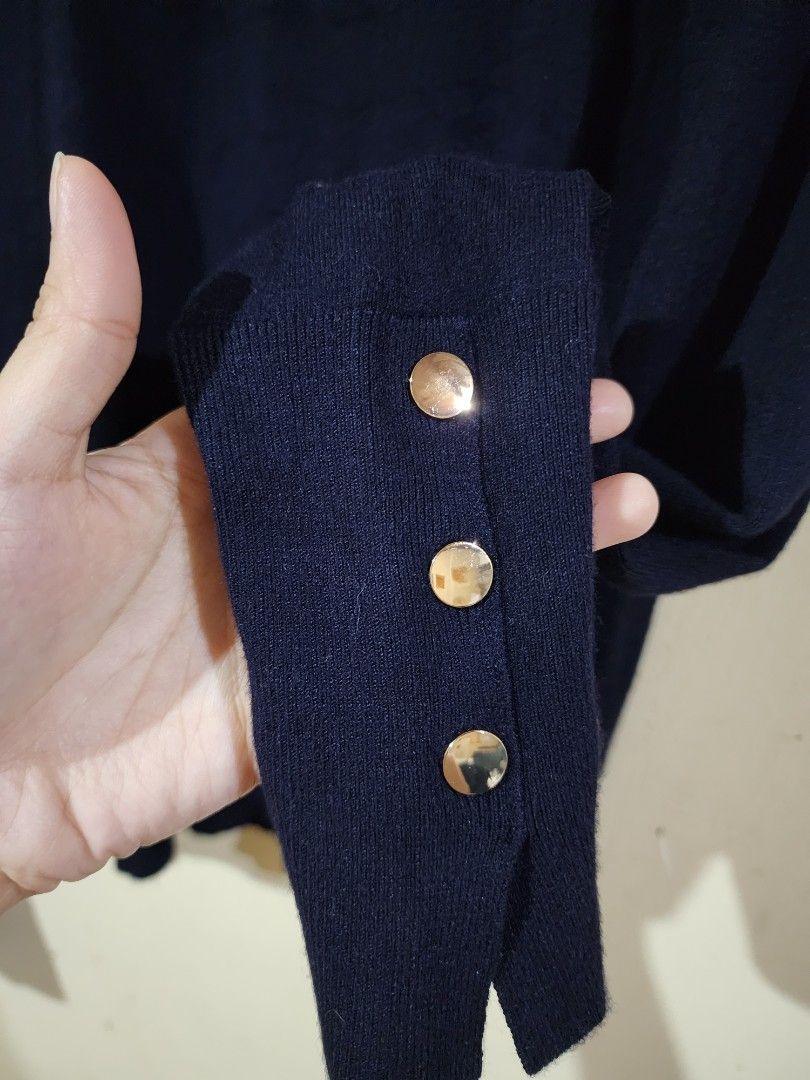 Zara Knitted (Category: Longsleeves) located in Angeles City. Submitted by youngmountain-9dabbe (Listing ID 1463021324, Image 3). Description: - Zara Navy Blue Knit Sweater - Size: Large on tag -Actual Size: Width 15 inches streachable to 21 inches Length: 25 inches .