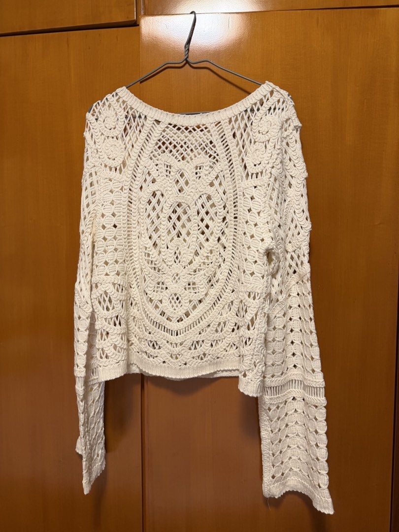 Zara knitwear （分類：長袖衫）位於 Hong Kong。 由 iluvmarshmallow 提交（商品編號 1463040256，圖片 2）。簡介： Loose fit. (Goods sold are non-refundable and non-exchangeable.)。