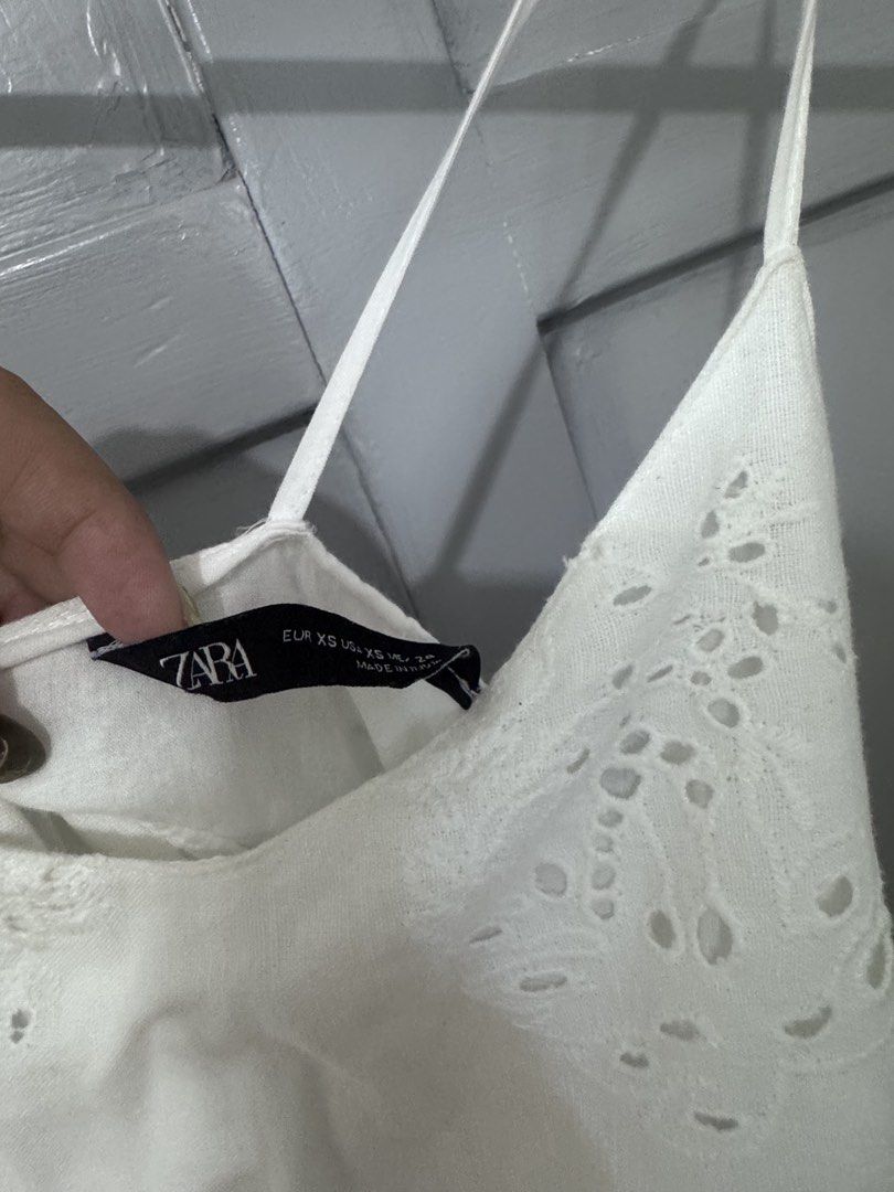 ZARA LINEN EYELET DRESS (Category: Dresses) located in Makati City. Submitted by sassywear.ph (Listing ID 1462936924, Image 3). Description: Xs-small. No flaws/ stains.