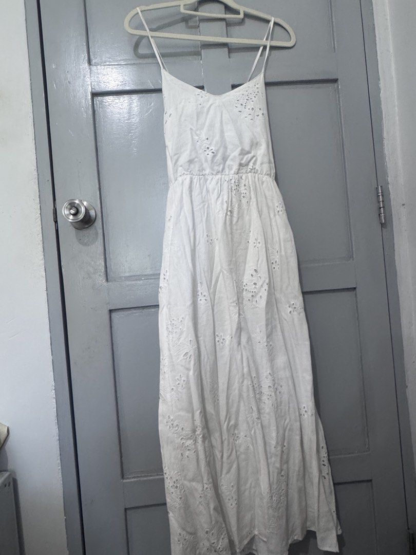 ZARA LINEN EYELET DRESS (Category: Dresses) located in Makati City. Submitted by sassywear.ph (Listing ID 1462936924, Image 1). Description: Xs-small. No flaws/ stains.
