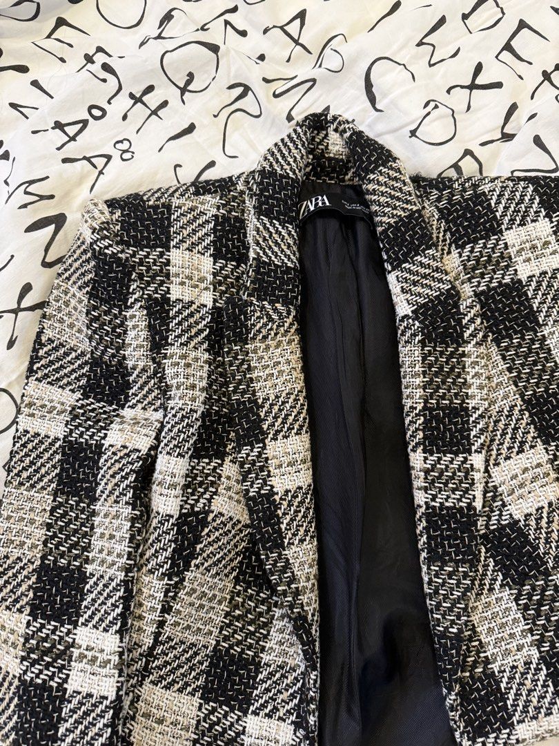 Zara Checkered Blazer & Shorts Set (Category: Coats, Jackets and Outerwear) located in Manila. Submitted by cldluxefinds (Listing ID 1462889345, Image 3). Description: - 100% original - Blazer + shorts set - Size XS to S - No issue - Never used, impulsive buying.