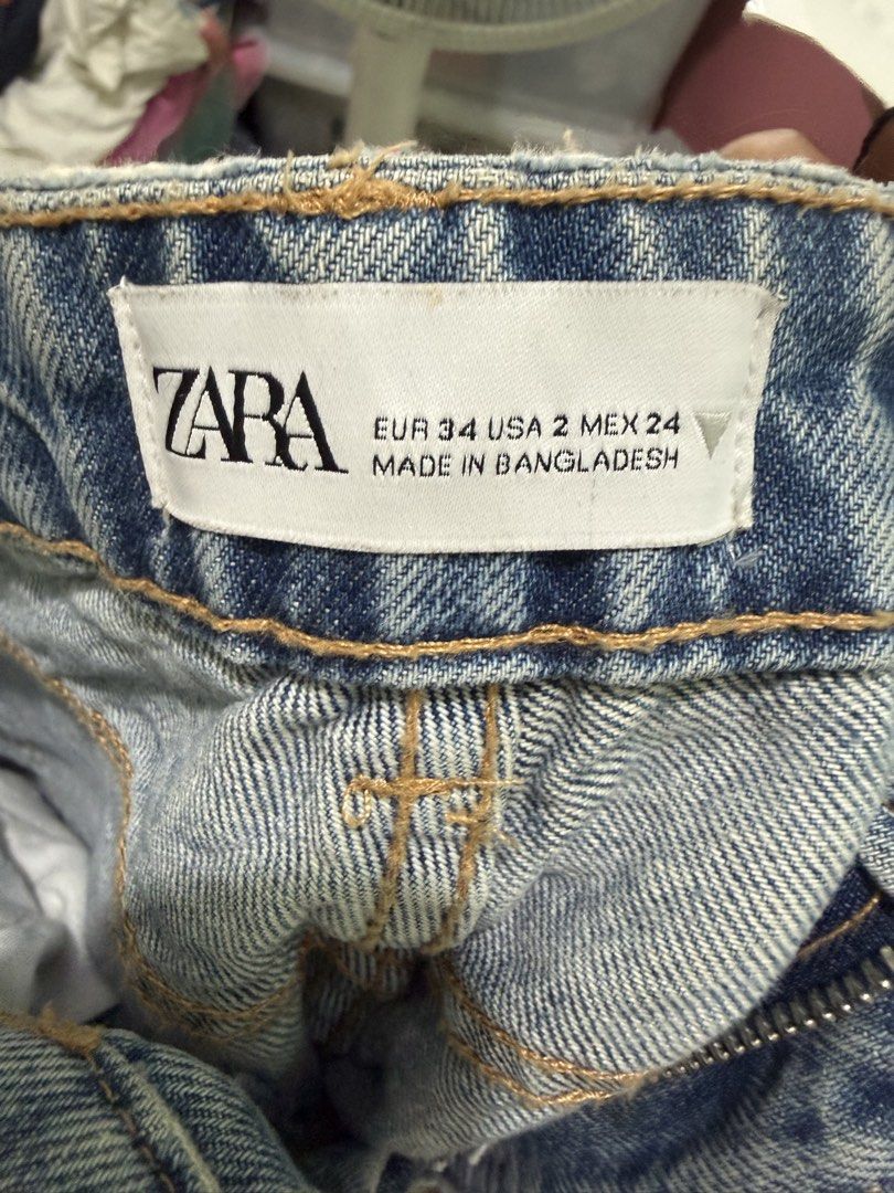 Zara Mom Jeans Blue Denim Mallpullout (Category: Jeans) located in Cebu City. Submitted by kimmycsgirl88 (Listing ID 1463005373, Image 3). Description: - Zara Blue Denim Jeans - Style: Mom Jeans - Size: 23 to 24 waist - Condition: Brand New with Original Tags Attached - Origin: Made in Bangladesh - Perfect for Everyday Wear.