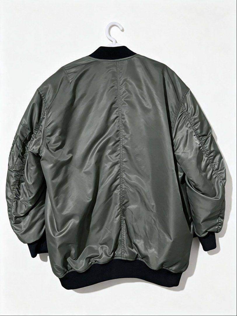 Zara Oversized Bomber Jacket Olive Green Orange Lining (Category: Coats, Jackets and Outerwear) located in Manila. Submitted by joshuahonggg (Listing ID 1462998726, Image 3). Description: Zara Padded Bomber Jacket Olive green Classic MA-1 style Orange inside No issue Only ₱3,500 Original retail price: ₱5,000.
