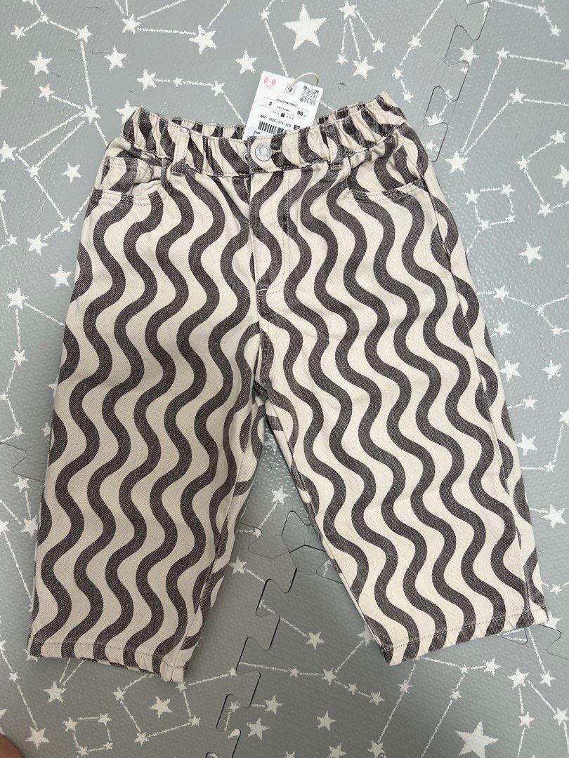 Zara Pants 3Y (Category: Babies & Kids Fashion) located in Manila. Submitted by lianzadej90863 (Listing ID 1462997257, Image 1). Description: .