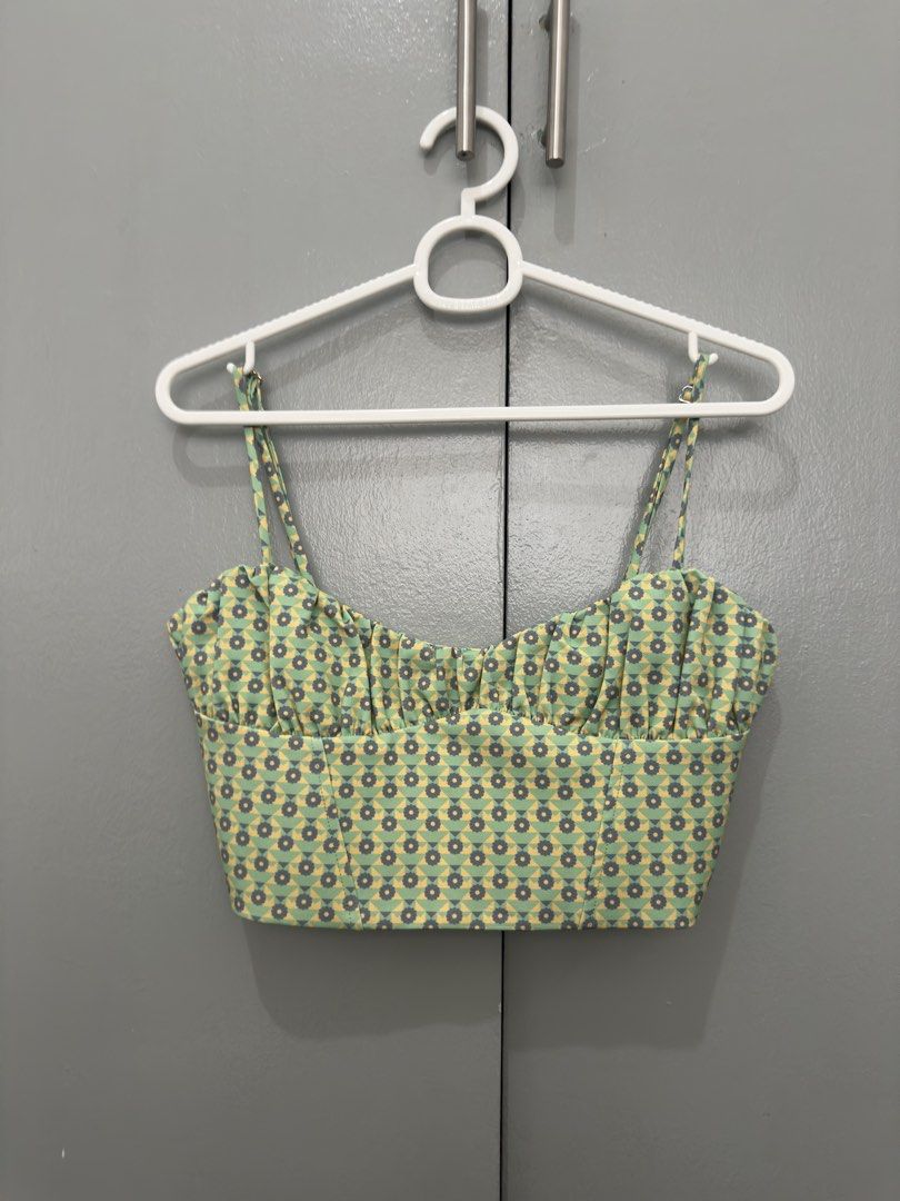 ZARA patterned bralette / cropped top (Category: Sleeveless) located in Quezon City. Submitted by seungshop (Listing ID 1463116663, Image 1). Description: negotiable, send offers - can use for beach - no when worn pic - mop: gcash / bpi - mod: lalamove / grab / ggx.