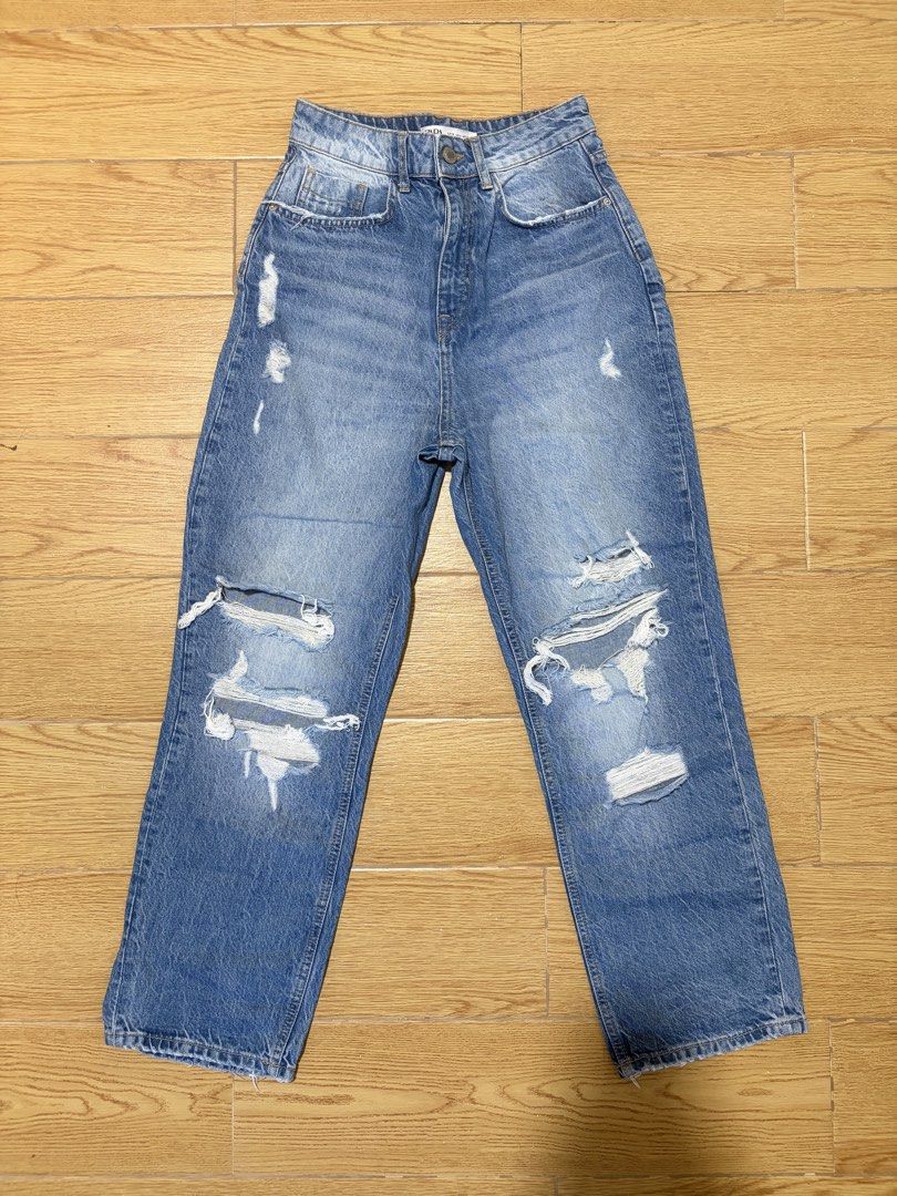 Zara ripped jeans (Category: Jeans) located in Manila. Submitted by recreator (Listing ID 1463035817, Image 3). Description: .
