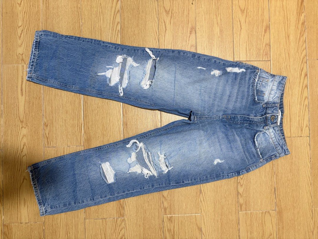 Zara ripped jeans (Category: Jeans) located in Manila. Submitted by recreator (Listing ID 1463035817, Image 2). Description: .