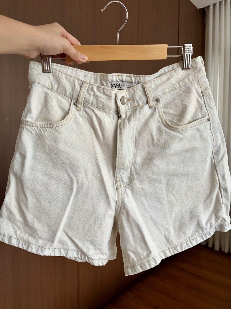 Zara shorts (Category: Shorts) located in Dagupan City. Submitted by thrifttostyle (Listing ID 1463010773, Image 1). Description: size 28 | no flaws.