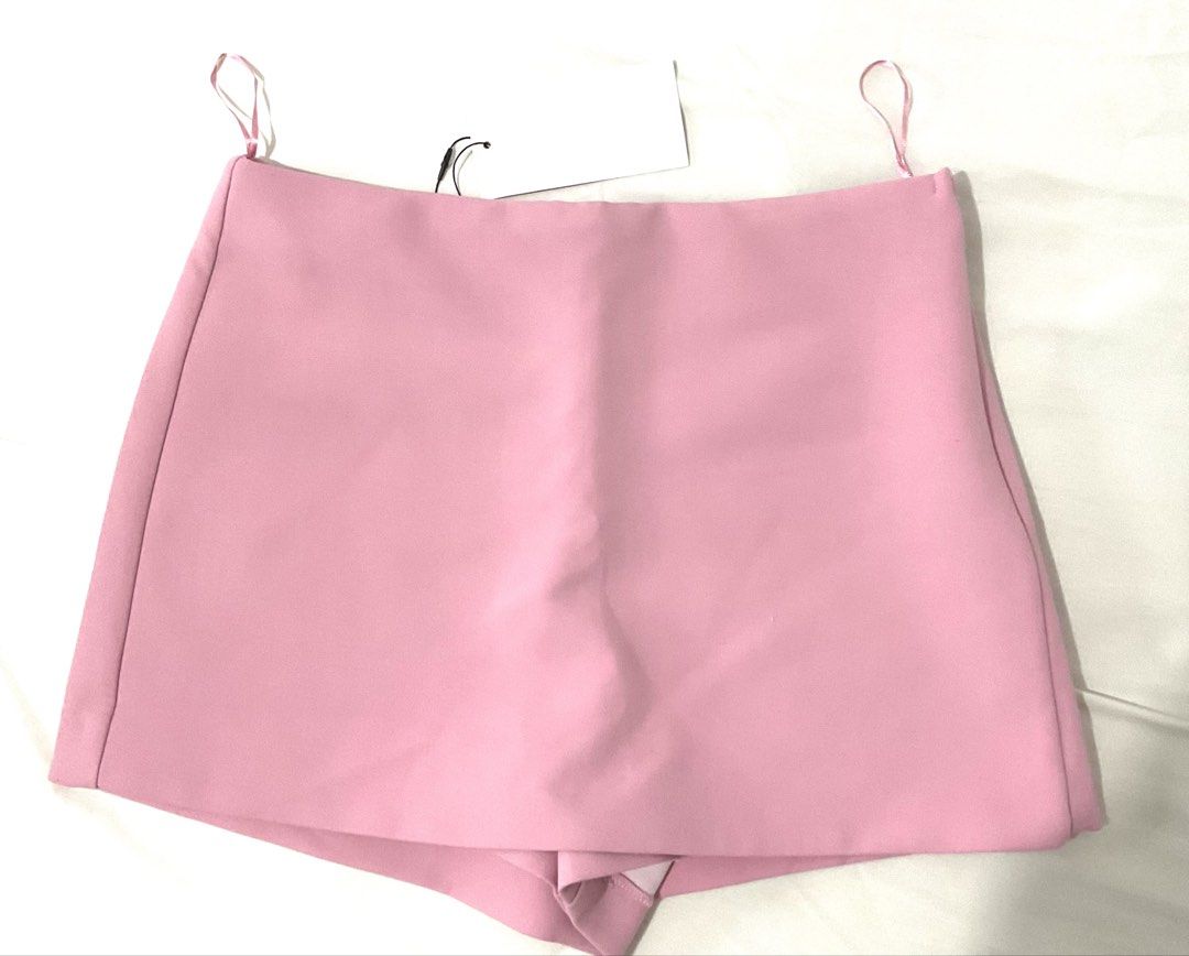 Zara skort (Category: Other Bottoms) located in Mandaluyong City. Submitted by czaristore (Listing ID 1462899894, Image 1). Description: Fits 28-29 waist With a small stain on the inside part 📍Mandaluyong .