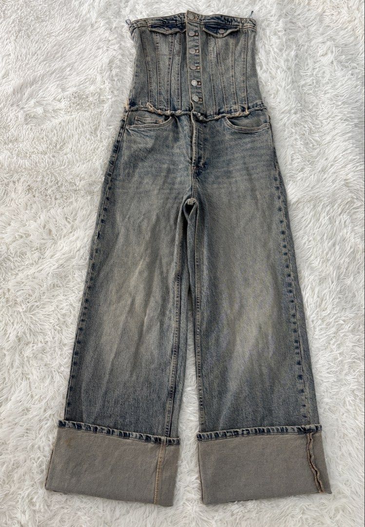 Zara vintage strapless denim jumpsuit (Category: Jumpsuits) located in Quezon City. Submitted by swift_kenjie (Listing ID 1462953594, Image 3). Description: Size 30-32 Lebght 40.