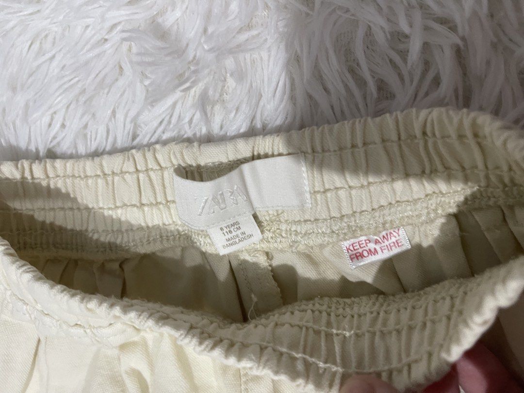 Zara White Balloon pants for kids (Category: Babies & Kids Fashion) located in Quezon City. Submitted by zntinycloset (Listing ID 1463100565, Image 3). Description: .