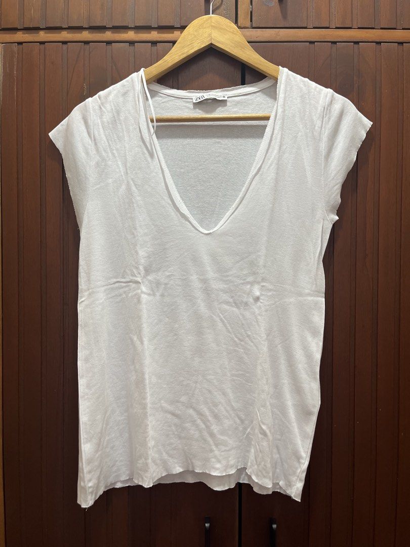 Zara White V-Neck T-Shirt (Category: Shirts) located in Cagayan de Oro. Submitted by prelovederela (Listing ID 1463020545, Image 1). Description: staple tee! yan talaga design nya like new! used once lng huhu!.