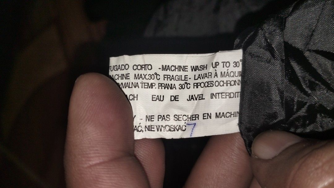 Zara woman blazer (Category: Coats, Jackets and Outerwear) located in Bulacan. Submitted by ryldeal030912 (Listing ID 1463103221, Image 3). Description: new condition small 16" width 27" lenght.