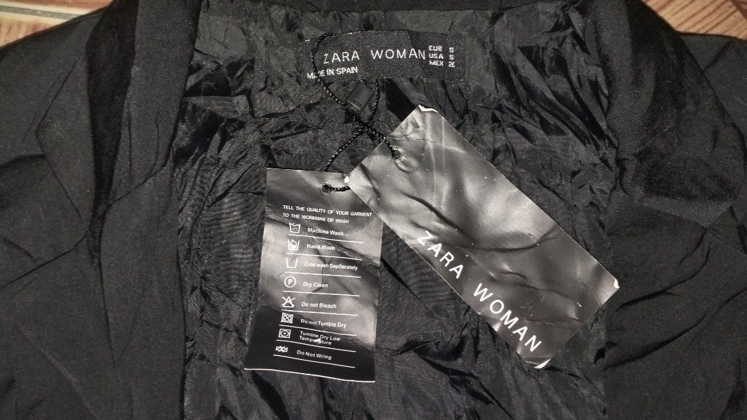 Zara woman blazer (Category: Coats, Jackets and Outerwear) located in Bulacan. Submitted by ryldeal030912 (Listing ID 1463103221, Image 2). Description: new condition small 16" width 27" lenght.