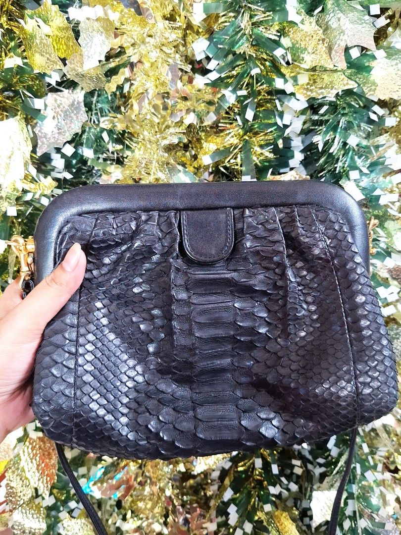 ZENI G-III Milano Python Leather Bag (Category: Cross-body Bags) located in Pasig City. Submitted by shopwithxandra (Listing ID 1462894555, Image 2). Description: ZENI G-III Milano Vintage Python Leather Handbag/Sling bag..