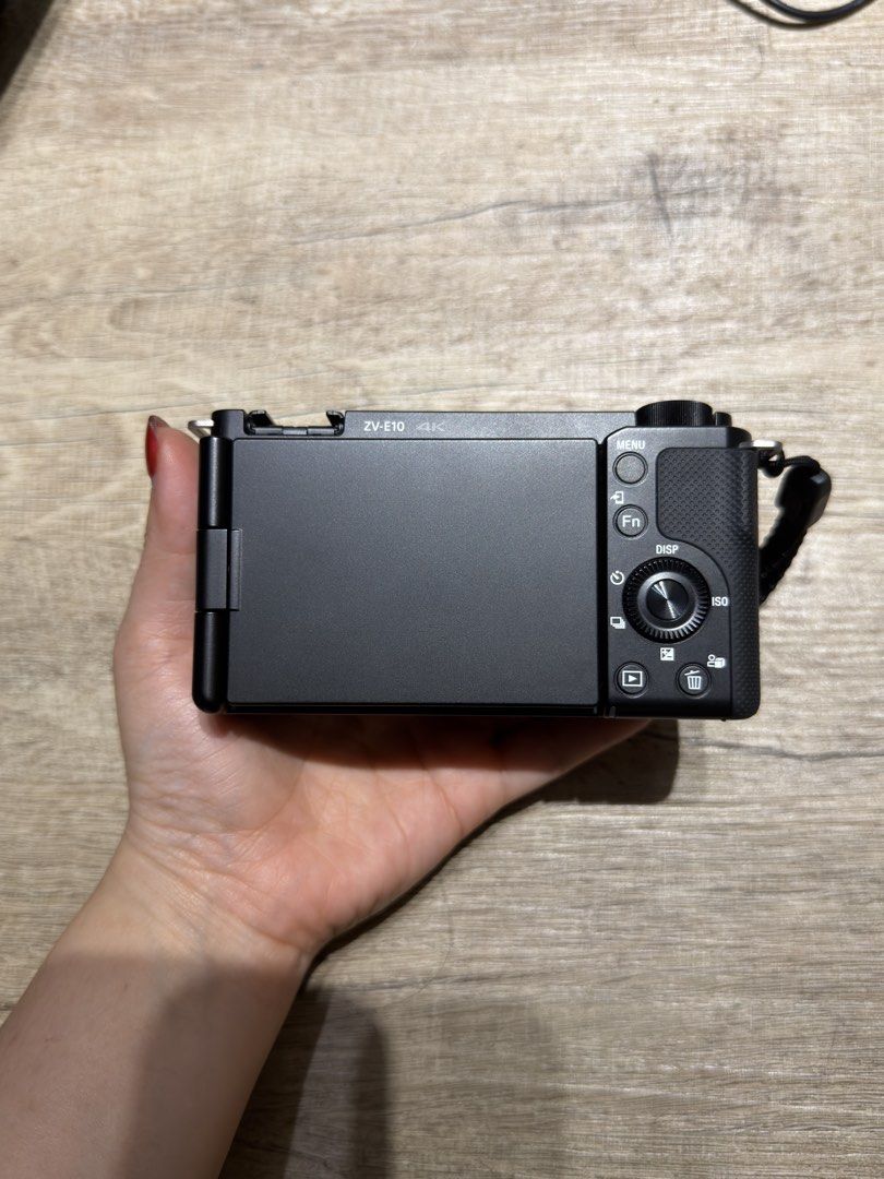 ZV-E10 (Category: Cameras) located in Singapore. Submitted by yellowjellybeans (Listing ID 1463027005, Image 4). Description: good condition, brand new - comes with items in the images - price negotiable .