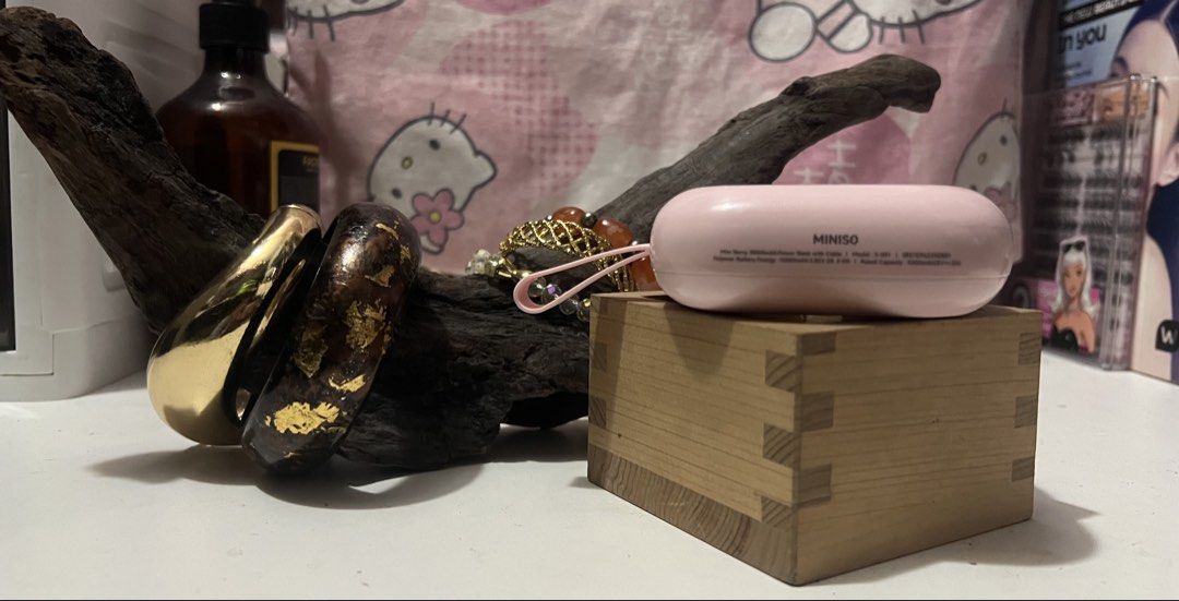 10000mAh Mini Berry Pink Powerbank (Category: Batteries & Power Banks) located in Pasig City. Submitted by evermourn777 (Listing ID 1463216629, Image 3). Description: - bought this one at MINISO SM Moa for ₱899 - super fast charging - dual cables: type c and lightning - type c charging port - has minimal scratches on the front, doesn’t affect quality rfs: upgrade to magsafe powerbank .
