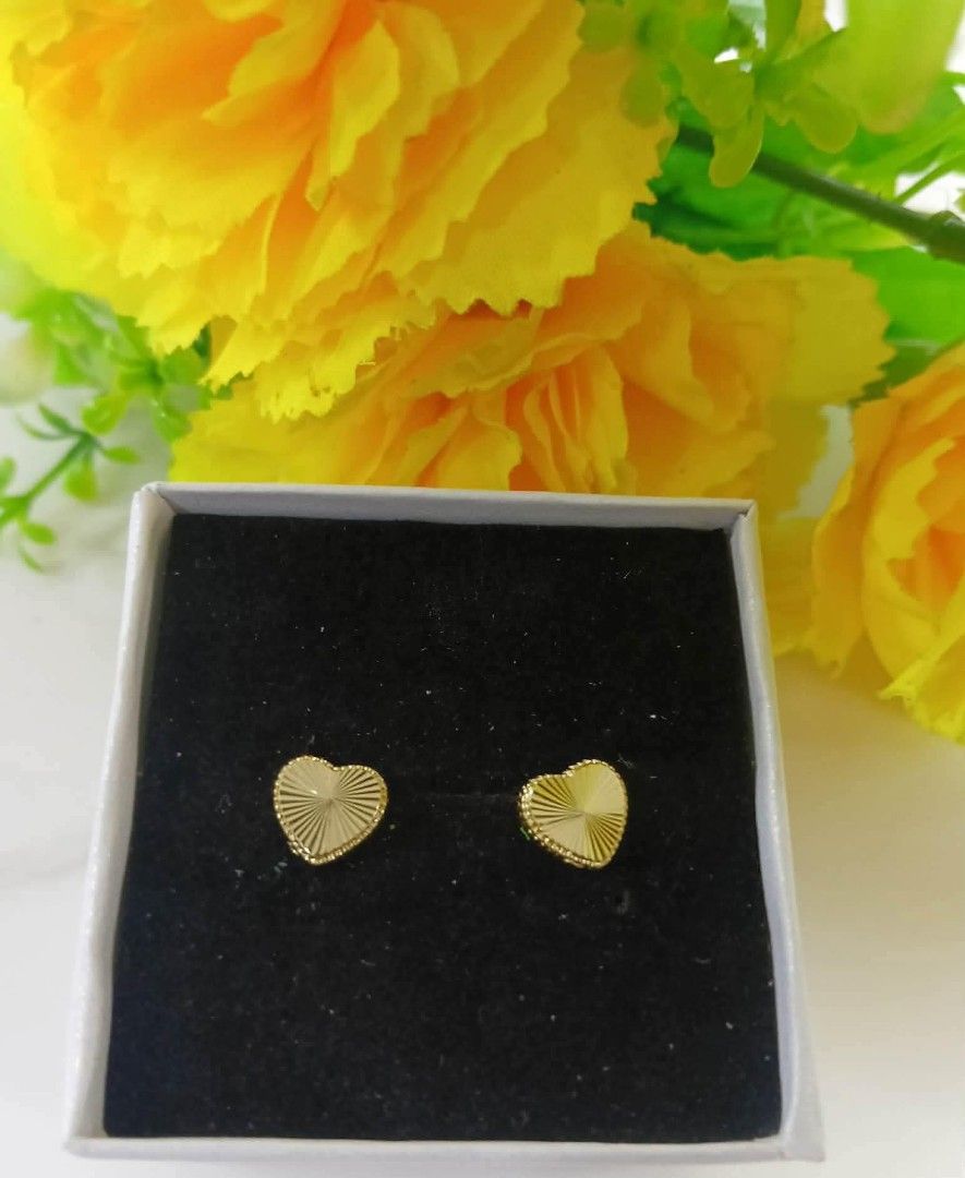 14K Vermeil Gold Stud Earrings (Category: Earrings) located in Caloocan City. Submitted by cheskhaionlinestore2.0 (Listing ID 1463171186, Image 2). Description: New Collection 🥰 14k GOLD VERMEIL Super Sale ⚡ Stud Earrings ₱799 only📌 What is Vermeil Gold? 14K Vermiel Gold Gold vermeil (pronounced ver-may) is a high-quality type of gold-plated jewelry defined by a sterling silver base metal, a thick gold layer (at least 2.5 microns), and a gold p