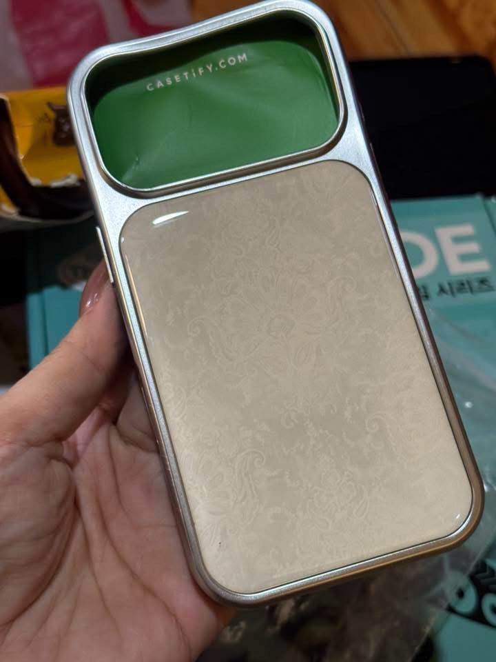 17 pro cases (Category: Cases & Sleeves) located in President Roxas. Submitted by starksandmoon_ii (Listing ID 1463195945, Image 3). Description: - Designed for iPhone 17 Pro - Available designs: light patterned, pastel floral, olive green polka dot - Offers protection and style - High-quality materials.