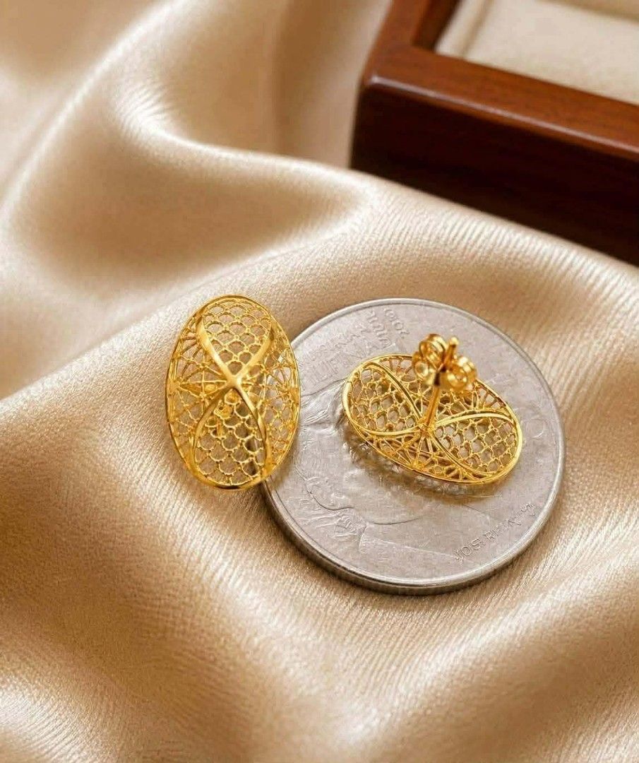 18K Saudi Gold Infinity Stud Earrings (Category: Earrings) located in Caloocan City. Submitted by cheskhaionlinestore2.0 (Listing ID 1463156358, Image 2). Description: 18K Pure Saudi Gold Infinity Stud Earrings ₱5650 only 📌 🍒 Pawnable/ Nasasangla💯 🍒 Brandnew 💯 🍒 Ship via JNT/ LBC 🍒 Lalamove for same day delivery 🍒 We accept COD COP with downpayment to avoid cancellation of orders ⚡ How to Order? Please feel free to message us directly 🙏�