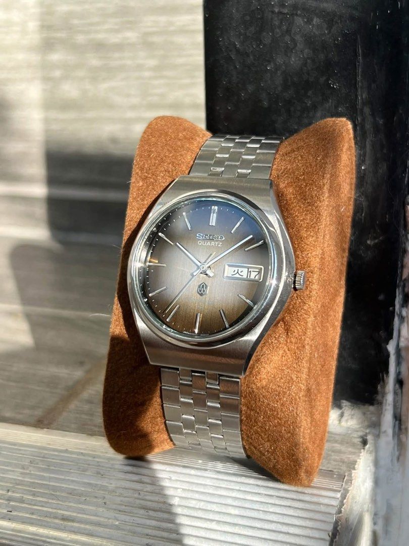 1976 SEIKO QUARTZ TYPE II | Brown Olive Sunburst Dial (Category: Men's Watches) located in Makati City. Submitted by mheegan_yadao (Listing ID 1463258866, Image 2). Description: 1976 SEIKO QUARTZ TYPE II | Brown Olive Sunburst Dial A beautiful vintage Seiko Type II with a stunning brown/olive sunburst dial that changes character beautifully under different lighting. • Reference: 4623-8010 • Seiko Cal. 4623 Quartz movement • Vintage 1970s piece • 