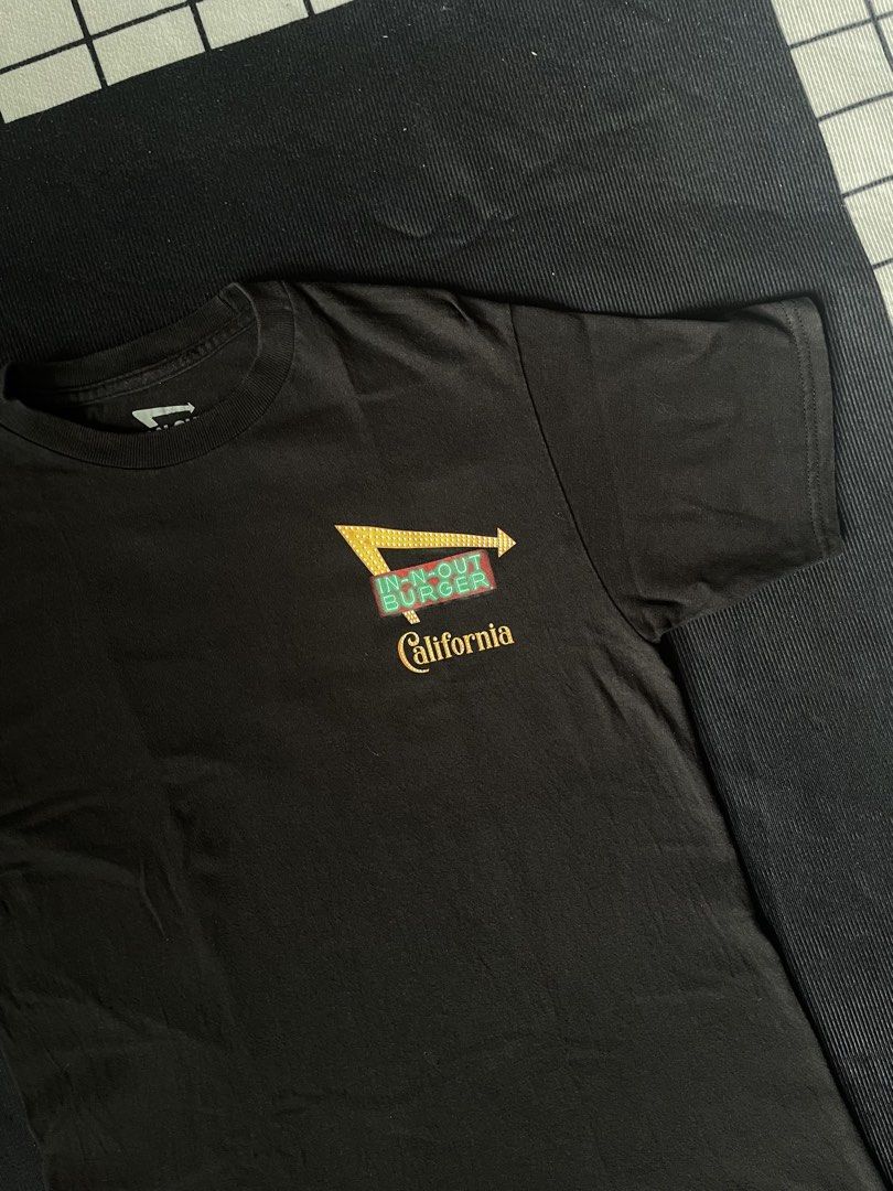 2020 In & Out California Tee (Category: Tshirts & Polo Shirts ) located in Naga. Submitted by curatedslips (Listing ID 1463282149, Image 2). Description: 2020 In & Out California Tee 📏 17x26.