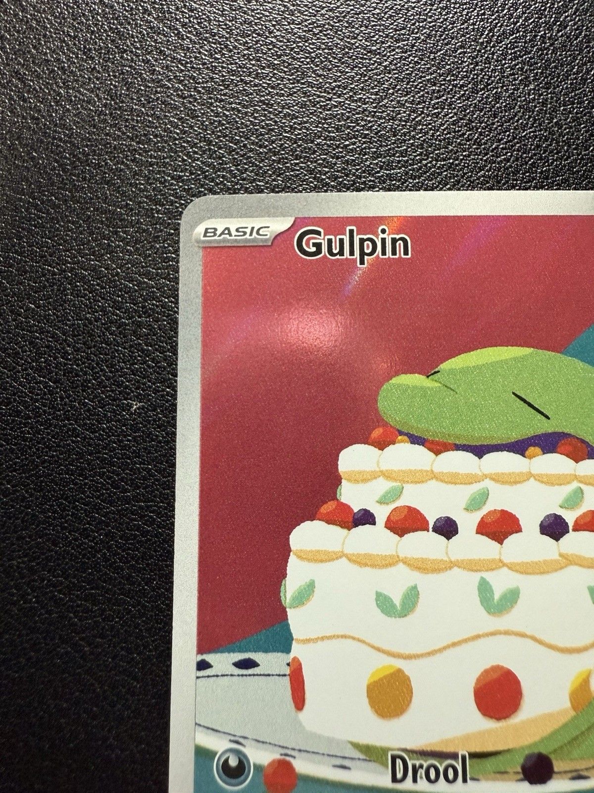 2024 Pokemon SCR EN #154/142 - Gulpin- Illustration Rare （分類：原色卡片）位於 Hong Kong。 由 carousellglobal_hk 提交（商品編號 1451148275，圖片 2）。簡介： [Attribute/MTG:Color] Darkness [Autographed] No [Character] Gulpin [Year Manufactured] 2024 [Material] Card Stock [Graded] No [Country of Origin] United States [Rarity] Illustration Rare [Game] Pokémon TCG [Set] Sv07: Stellar Crown [Language] English [Illustrator] Jerky [Card Name] Gulpin [HP] 70 [Manufacturer] The Pok
